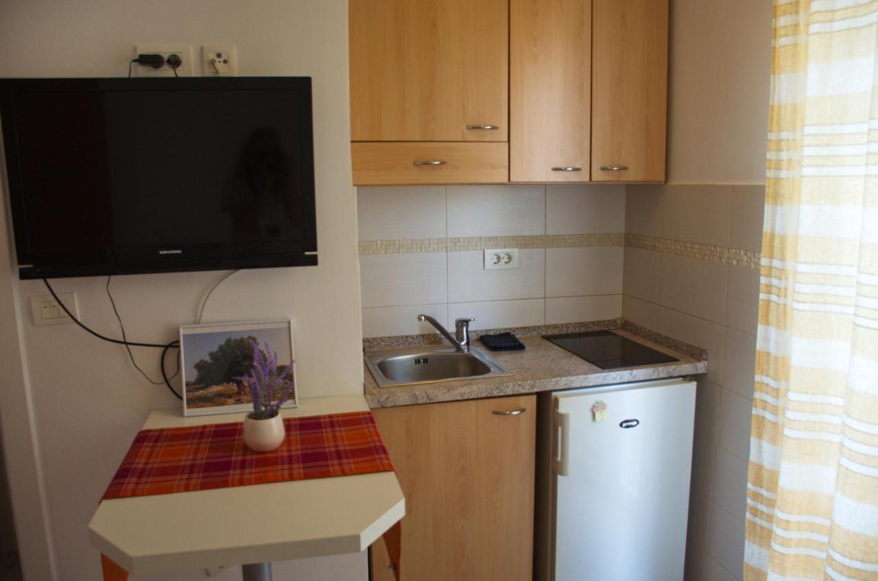 Apartments Marea Novalja Eksteriør bilde