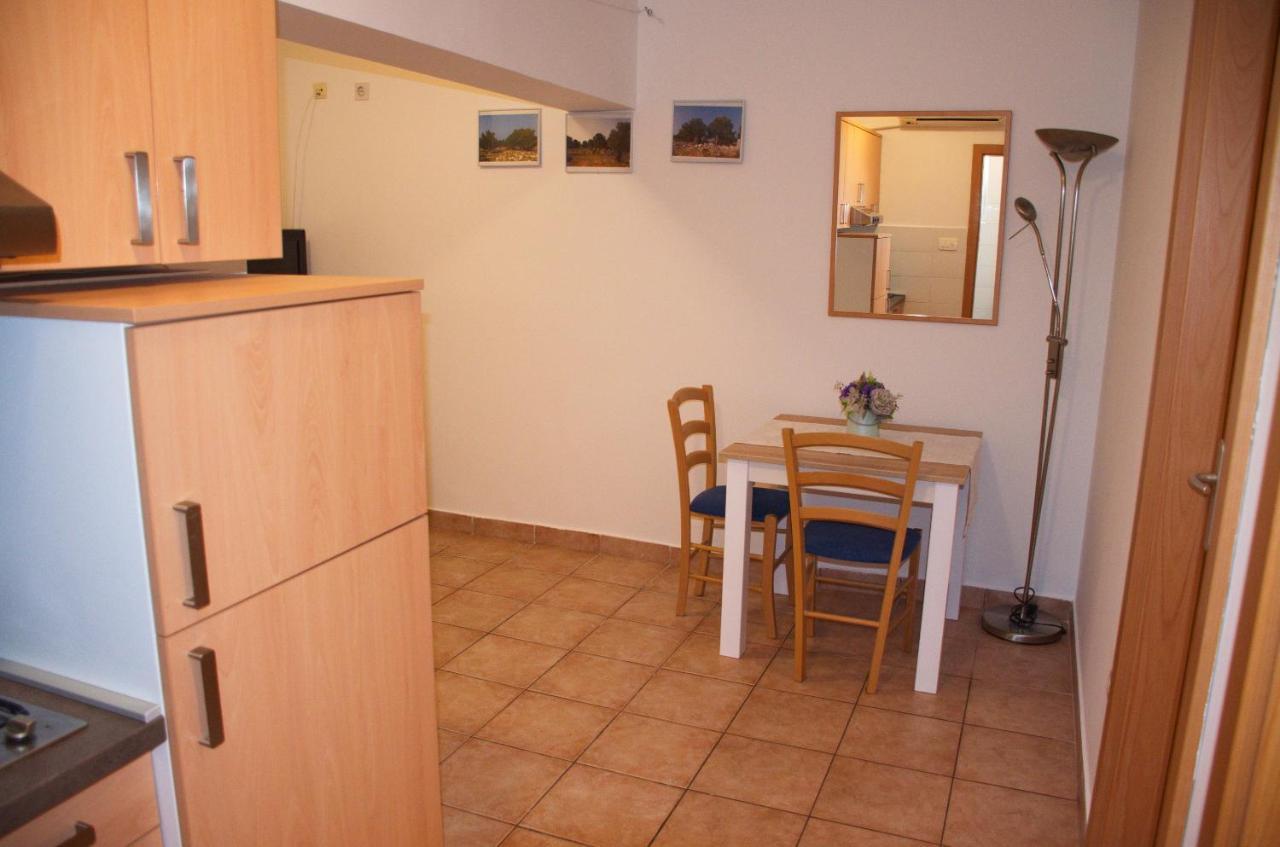 Apartments Marea Novalja Eksteriør bilde