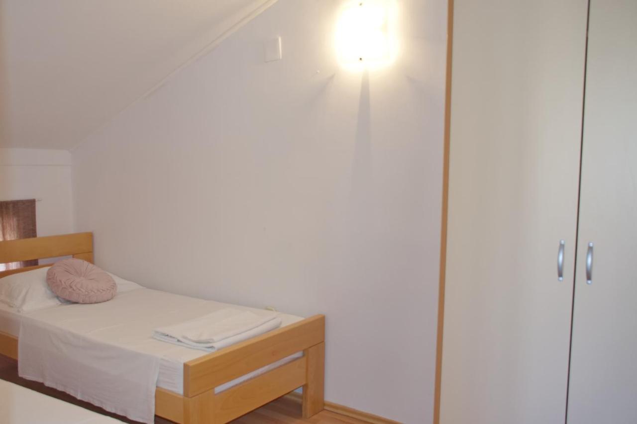 Apartments Marea Novalja Eksteriør bilde